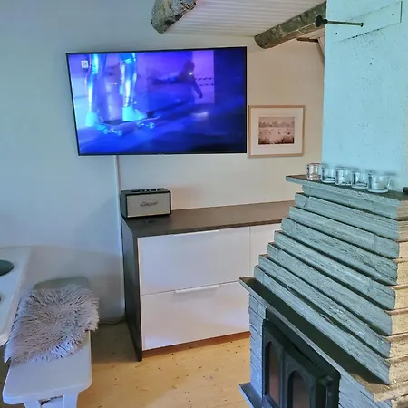 Kelovalkea * Äkäslompolo