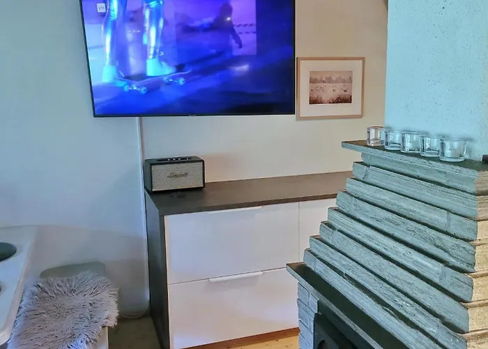 Kelovalkea * Äkäslompolo