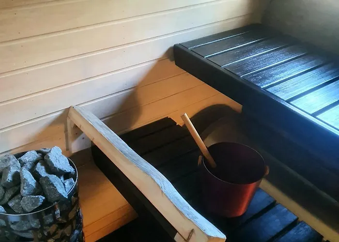 Kelovalkea * Äkäslompolo